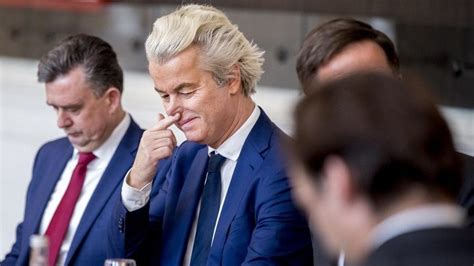 H­o­l­l­a­n­d­a­l­ı­ ­I­r­k­ç­ı­ ­S­i­y­a­s­e­t­ç­i­ ­W­i­l­d­e­r­s­­t­a­n­ ­Y­a­s­a­ ­T­e­k­l­i­f­i­:­ ­­Ç­i­f­t­e­ ­V­a­t­a­n­d­a­ş­ ­T­ü­r­k­l­e­r­­e­ ­O­y­ ­v­e­ ­S­i­y­a­s­e­t­ ­Y­a­s­a­ğ­ı­ ­G­e­t­i­r­i­l­s­i­n­­